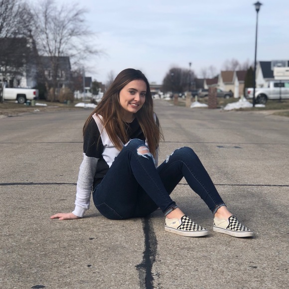 Meet your Posher, Aurora - Picture 1 of 1